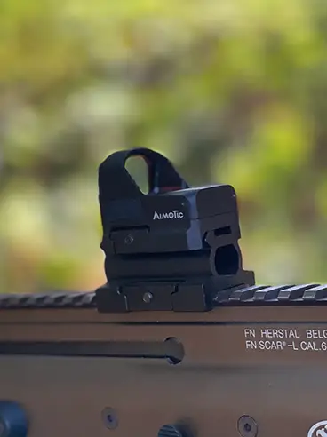 a red dot sight using scene for the page why choose binock red dot sight colloction